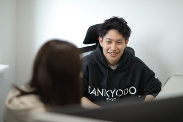 服装は"Tシャツ・パーカー"でOK★
お堅い雰囲気じゃないのも魅力のひとつ♪
皆さん穏やかな方ばかりで馴染みやすい環境です◎