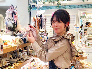 "職場の雰囲気"も自慢の一つ♪
スタッフ同士の仲が良く
和気あいあいと楽しく働いていますよ◎
welcome精神でお待ちしてます!