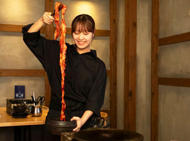 山本牛臓 神楽坂 名物『ホルモンチョンゴル』★
大迫力の長～いホルモンが人気◎
SNS映えも抜群！
お客様の笑顔が見られます♪