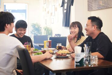 スペアリブハウス Howdy 代々木店 人気のアメリカンダイナー☆*
スタイリッシュで居心地抜群+*
"写メも映える"雰囲気◎で気持ちよく働けるのも魅力*