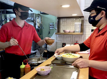 レストラン ホーリー おもろ店 調理のお仕事や
家庭料理の経験が活きる♪
未経験でも興味があれば補助からでOK！