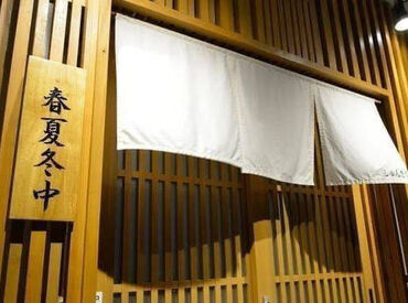 ★清潔感のあるオシャレなお店★
一見ラーメン屋さんとは思えないような
おしゃれで和モダンな雰囲気です!!
無料駐車場完備◎