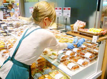 レガネットキュート　博多バスターミナル店（株式会社西鉄ストア） お馴染み"レガネット"で働こう♪
博多駅直結のバスターミナル内のお店★
#社割あり #髪色自由 など厚待遇◎