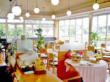 BAKERY CAFE PROVENCE 応募の理由は「パンが好きだから」でOK！
焼きたてパンの香りに包まれながら働けます♪