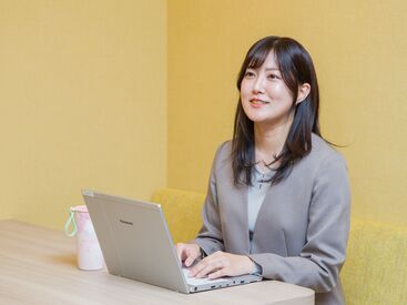 株式会社エコリング 関西倉庫（宅配買取部） 届いた商品を梱包したり、
バーコードを貼ったり♪
シンプルな手元作業ばかり☆