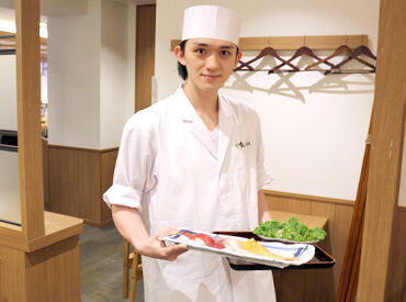 高校生～フリーター/主婦・主夫まで…
どなたでも大歓迎！
もちろん未経験でもOK♪
先輩スタッフが全力サポートします★
