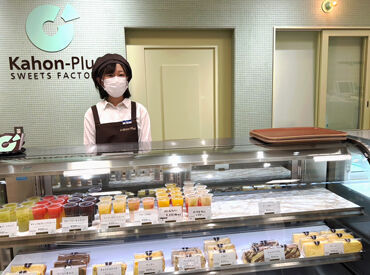 シフォンケーキの専門店！
ですが、その他のケーキ､焼き菓子もあり♪
可愛いお店でテンションもUP☆+