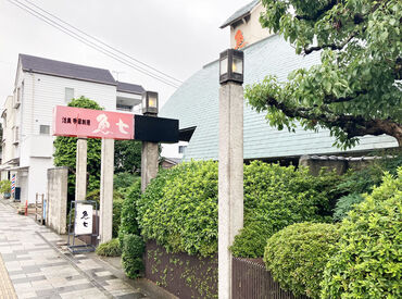 日本料理 魚七 髪色は派手でなければ自由＆ピアスもOK！
オシャレもしっかり楽しみながら働けます◎
「厳しそう…」と構えなくて大丈夫♪