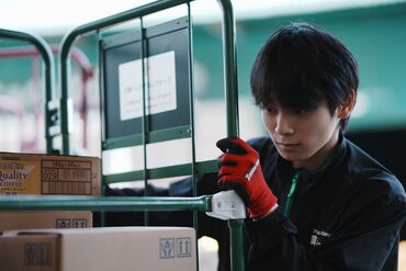 ＼売り場を支える、品出し担当！／
お客様が気持ちよく買い物できるように陳列をお任せ
陳列場所や方法も自由にできます♪
