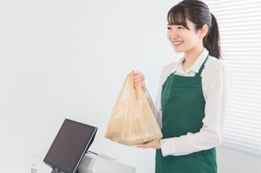 セブンイレブン鉾田柏熊店 お客様は地元の方がたくさん♪
世間話をしたり、商品をオススメしたり…
優しい方ばかりなので
久しぶりのお仕事復帰でも安心◎