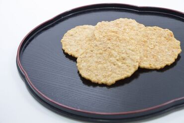 ゚*。☆ NEWスタッフ募集 ☆。*゚
老舗えびせんべいSHOP
長期勤務できるお仕事♪
未経験でも安心の職場