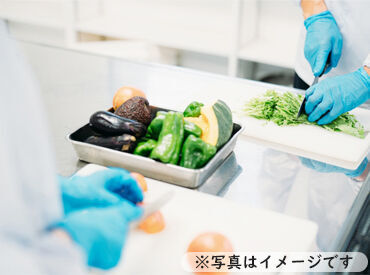 株式会社西友フーズ　本社工場 お昼休みは皆さん休憩室でリラックス♪
お弁当を持参して食べるなど、思い思いの時間を過ごしています◎