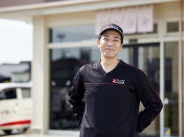 ＼未経験歓迎！／
店舗とお客様先の往復だから
難しいお仕事はありません◎
先輩が丁寧に教えるので安心です！