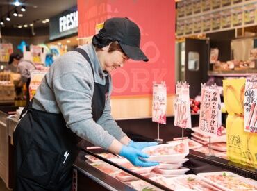 Foods Market SATAKE 豊中稲津店 ＼世代や部門を超えての仲の良さが自慢!!／
「今日大丈夫そうなん？」「大変そうやな！手伝うわ！」なんて会話が活発なんです♪