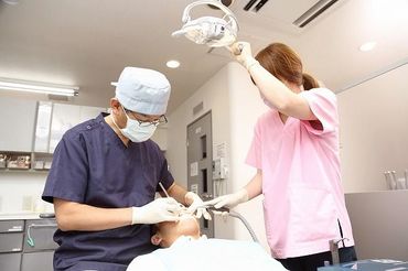 地元に根付いたアットホームな歯医者さんです。
治療にいらっしゃった患者さんに優しく応対していただければOKです♪
