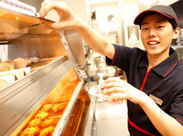 ＼まかないあり♪／
「KFCのチキンが好きだから」
そんな応募理由でもOK！
少しでも気になった方は気軽にご応募ください◎