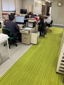 社内の雰囲気は皆でワイワイとしながら、それぞれの仕事に集中できる環境です！