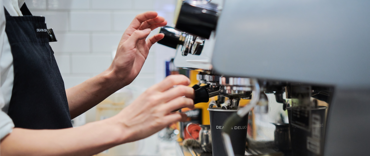 DEAN & DELUCA（ディーンアンドデルーカ） 企業内CAFE 商品の説明など"食"を通じて
お客さまとお話しする機会もたくさん♪
『話すことが好き』そんな方にオススメです＊