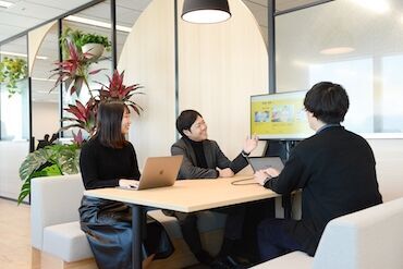 駅近でアクセス抜群◎
帰りに買い物も楽しめます！
