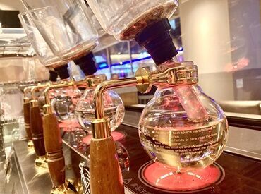 good siphon coffee 大阪ベイタワー店　 コーヒーの香り漂う「ホッ」と心落ち着く雰囲気の店内…★
ゆったりとした時間を過ごしていただけます♪