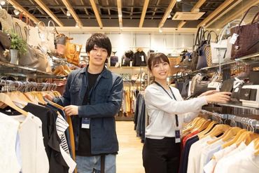 衣料・服飾リユースSHOP『セカンドストリート』
初めて接客業に挑戦する方も大歓迎☆
優しいスタッフが丁寧にお教えします!