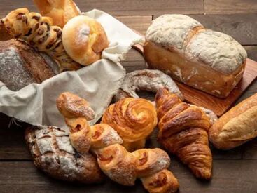 パンはおかわり自由♪ ソースにたっぷり付けて味わうのがスタッフにも人気の食べ方です。
