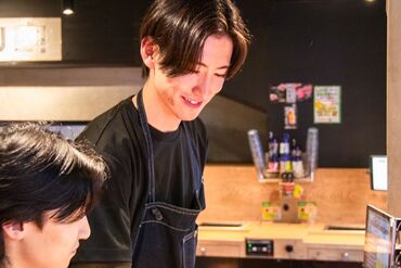 学生・フリーター・主婦（夫）さんなど…
幅広く活躍中!
柔軟シフトだからどんな人でも働きやすい♪
スキマバイトにもピッタリ◎