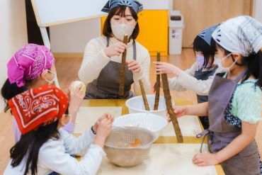 ベネッセ 学童クラブ芦花公園 未経験/無資格の方も安心◎
こどもたちと一緒に遊ぶことからスタート！
元気なこどもたちと過ごすと
スタッフまで笑顔になれます