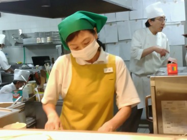 有限会社デリス　女子学生寮の食堂　※市ヶ谷 カウンター越しに注文票を受け取り⇒書いてある通りにお料理を配膳！
接客少なめで未経験でも安心◎