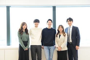 当社の平均年齢は29歳♪
優しい先輩たちがしっかりサポートするので安心してください！
あなたのご応募お待ちしています(*'ω'*)