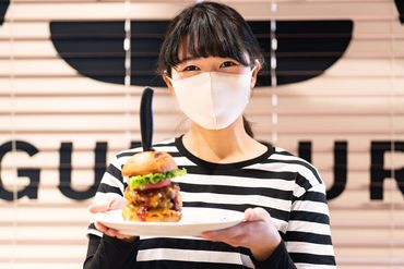 オシャレ店内×絶品ハンバーガーで
お客様をおもてなし♪
まかないも自慢の美味しさです！！