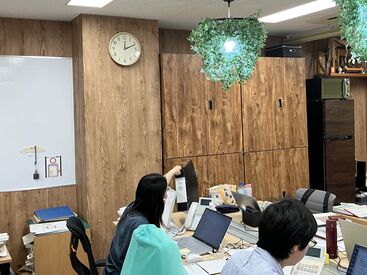 一人ひとりがモクモクと作業する雰囲気
一日が一瞬です！
（残業なし一日４時間～）
