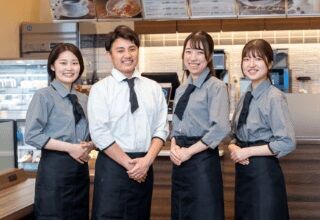 カフェ・ド・クリエ 田町駅東口なぎさテラス店 調理が未経験でも問題なし！
簡単な盛り付けやドリンク作りなど♪
バイトデビューさんも大歓迎★