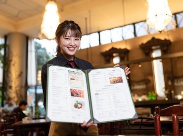 カフェ　ラ・ボエム　 桜新町 ホールとキッチンの連携はバッチリ◎
お客様に美味しいお料理を楽しんでもらえるよう
スタッフが協力して"おもてなし"をします♪