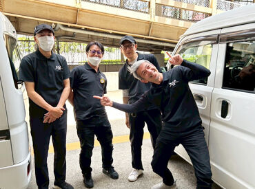 こんなにアットホームな会社みたことない！！ってぐらい仲良く働いています◎
持ちつ持たれつでみんな助け合って仕事してます♪