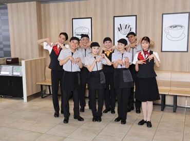 『働く楽しさを知れたのは、マクドナルドのおかげでした』
学生～シニアSTAFFまで
どなたも働きやすい環境です★