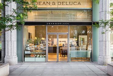 DEAN & DELUCA（ディーンアンドデルーカ） CAFE 丸の内店 商品の説明など"食"を通じて
お客さまとお話しする機会もたくさん♪
『話すことが好き』そんな方にオススメです＊