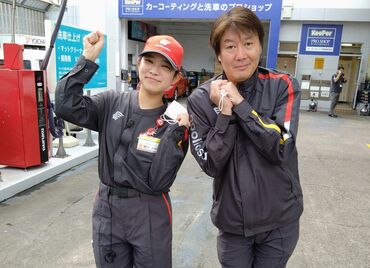 給油はお客さまご自身で行ってもらうので
ずっと外！なんてことはないです◎
仕事の合間のおしゃべりなど、
和気あいあいです！