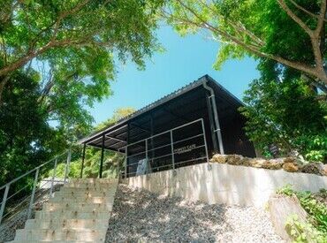 FOREST CAFE By CAVE OKINAWA ＼話題の新店舗／
FOREST CAFE By CAVE OKINAWA
人気のスポットに新たに登場☆
毎日わくわくした気持ちで働きたい方に◎！
