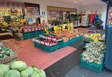 株式会社嘉季　（勤務地：食品館アプロ 海老江店ＦＥＳＴＡ内 青果部） お仕事は青果の品出し・袋詰めがメイン。
カンタンシンプルなお仕事なので、未経験の方も始めやすいです☆