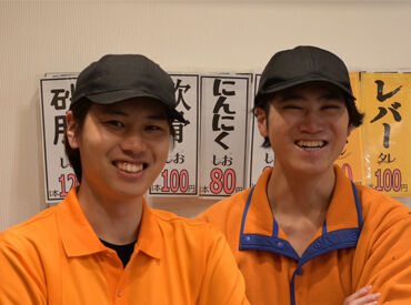 惣菜なかふじ　東十条店 左が社長(26)、右が副社長(26)です♪
未経験・バイトデビューも◎
20代活躍中のお店なので
フリーターさんや学生さんも歓迎！