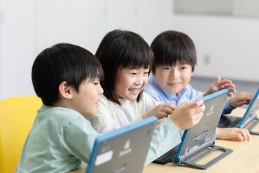学歴・経歴不問◎子どもが好きな方、プログラミングに興味がある方大歓迎♪