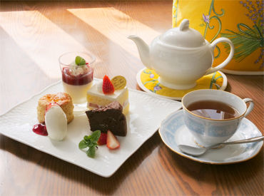 ケーキ、サンドウィッチなど、定番のカフェメニューからご飯ものまでメニューの幅広さも魅力的◎
お得な社割もあるのが嬉しい♪