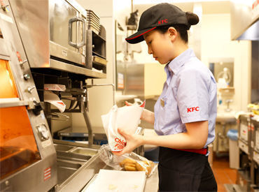 ケンタッキーフライドチキン　ダイナシティ店 ▼続ける理由はチームワークの良さ!
「KFCでの経験が就活で役に立ったよ」なんて話を先輩から聞くこともあります!