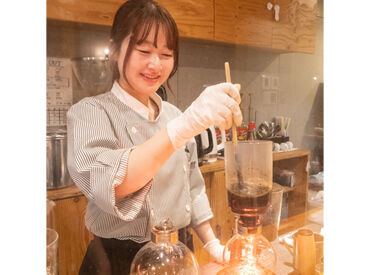 CAFE ANNON ＼優しく明るいスタッフ多数！／
飲食経験や販売経験がなくても大丈夫!!
先輩が何でも教えてくれるので安心です★