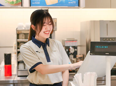 ドトールコーヒーショップ 京橋中央通り店 まずは笑顔で「いらっしゃいませ」が言えればOK！
コーヒーの淹れ方も、魅力的なPOP作りも、ゼロから丁寧にお教えします♪