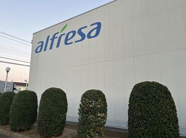 アルフレッサファーマ株式会社　千葉工場 完全未経験でも始められる裏方作業！
イスに座って指示書を見ながら進めればOK！
汚れや不備がないかのチェックや組立作業など♪