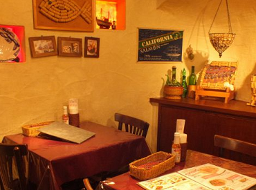 タパス＆タパス　下北沢北口店 お洒落な店内でスタッフにもお客さんにも大人気♪
いるだけでワクワクしちゃいますよ!