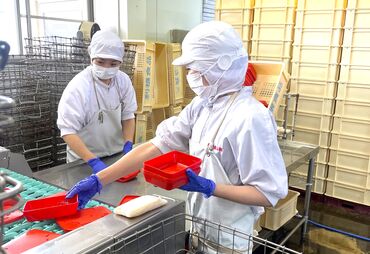 利根食品株式会社 ★みんなで協力しているから安心★
20代～60代まで男女問わず活躍中！
複数名体制で行うので分からないことも周りに聞ける環境◎