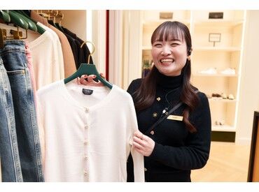 kate spade new york りんくうプレミアムアウトレット店 先輩社員がサポートするので、未経験でも安心◎
お気軽にご応募ください!